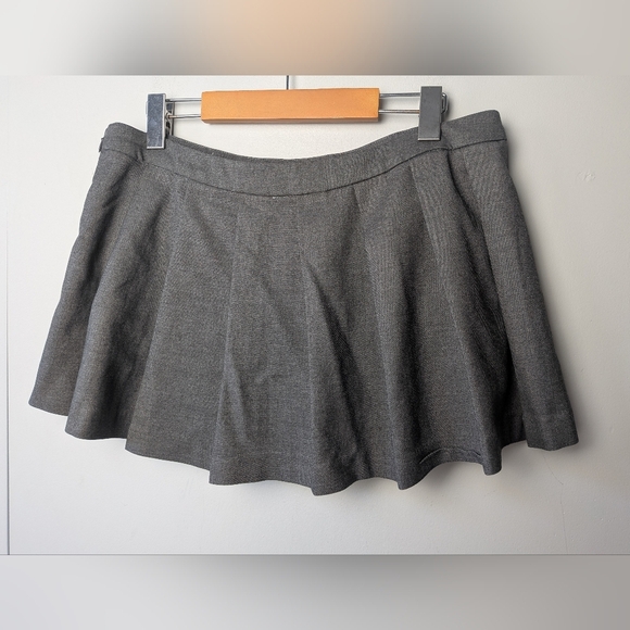 GARAGE Gray Mini School Girl Skirt Size Large Inside Shorts Side Zipper Closure - Picture 6 of 8